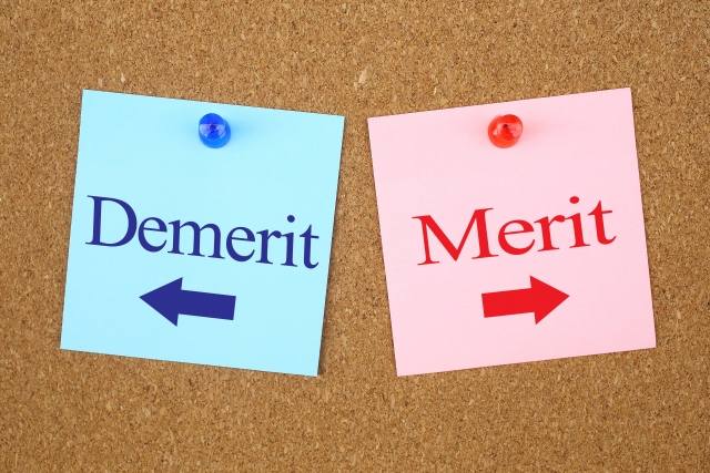 メリットかデメリットかどっち　MeritとDemerit　イメージ素材　掲示板